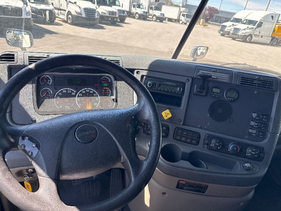 Sleeper Tractor-Heavy Duty Tractors-Freightliner-2017-Cascadia 12564ST-West Valley City-UT-715,173\n\t\tmiles-$ 39,000 - Image 11