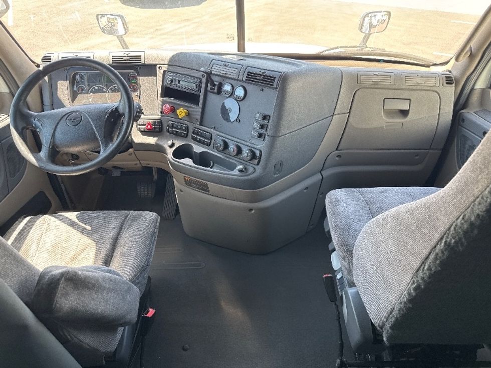 Sleeper Tractor-Heavy Duty Tractors-Freightliner-2017-Cascadia 12564ST-West Valley City-UT-715,173\n\t\tmiles-$ 39,000 - Image 12