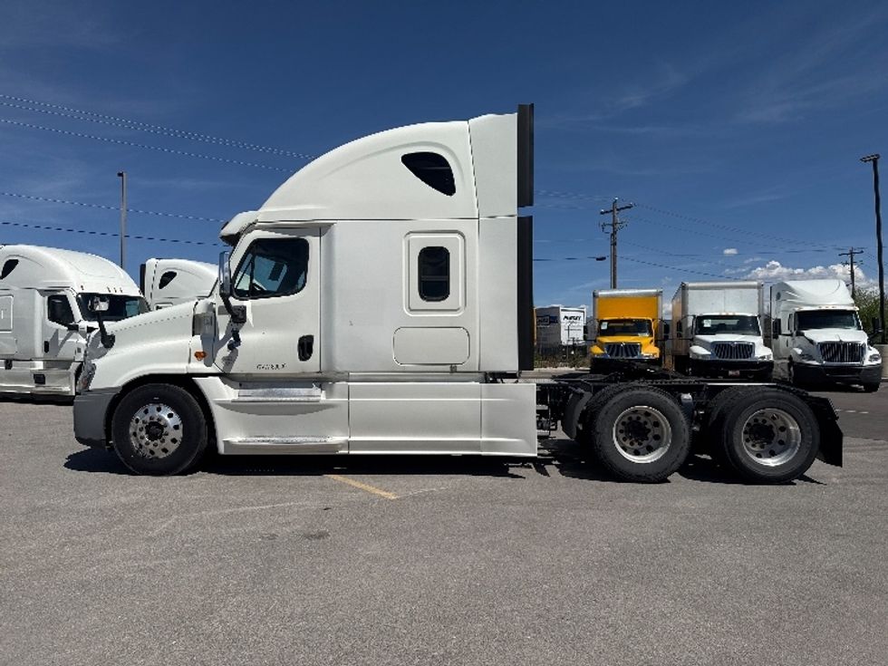 Sleeper Tractor-Heavy Duty Tractors-Freightliner-2017-Cascadia 12564ST-West Valley City-UT-715,173\n\t\tmiles-$ 39,000 - Image 4