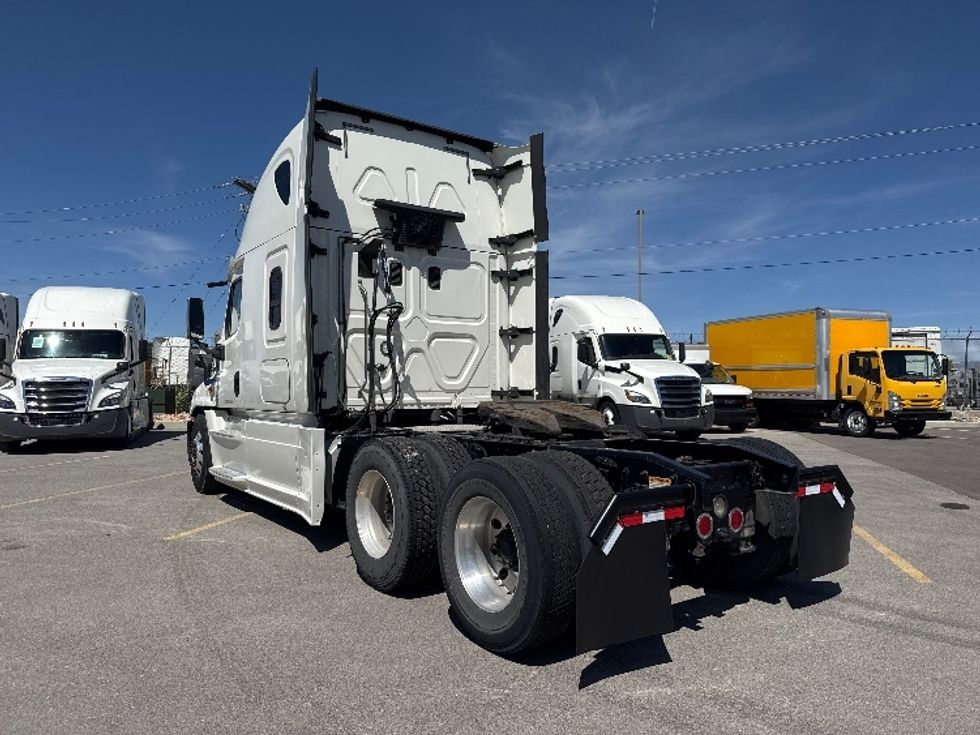 Sleeper Tractor-Heavy Duty Tractors-Freightliner-2017-Cascadia 12564ST-West Valley City-UT-715,173\n\t\tmiles-$ 39,000 - Image 5