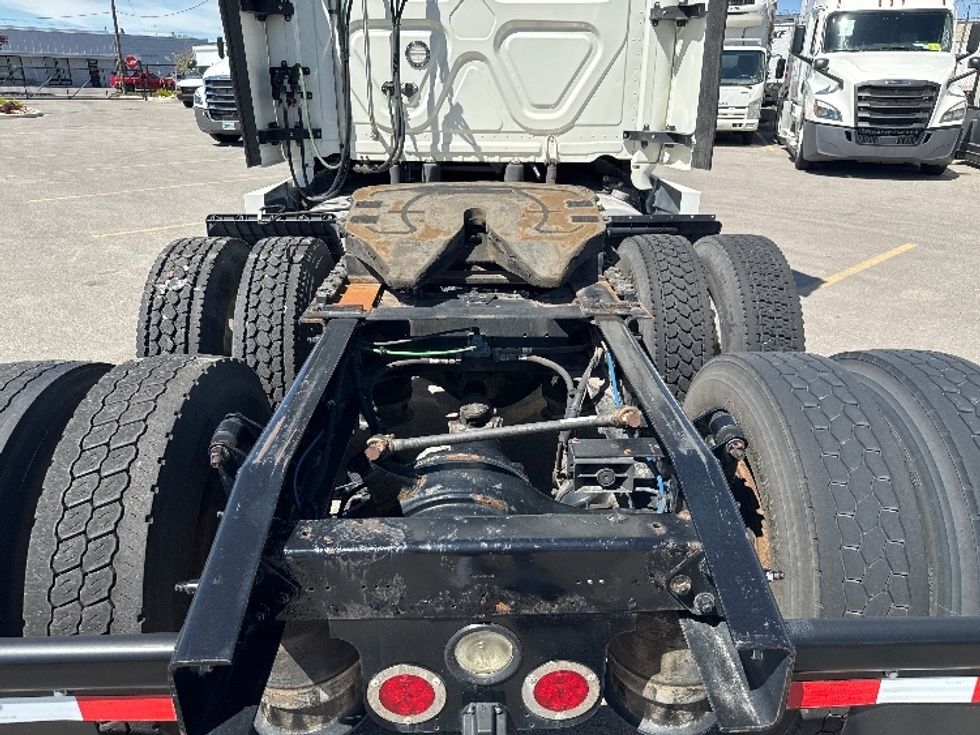 Sleeper Tractor-Heavy Duty Tractors-Freightliner-2017-Cascadia 12564ST-West Valley City-UT-715,173\n\t\tmiles-$ 39,000 - Image 6