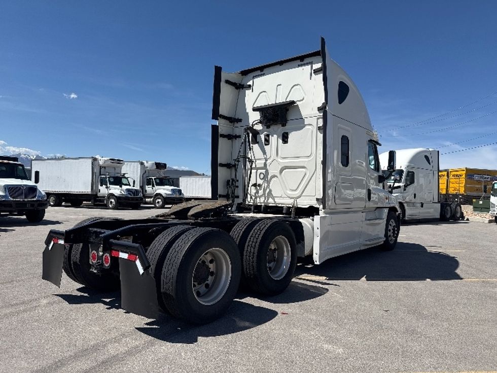 Sleeper Tractor-Heavy Duty Tractors-Freightliner-2017-Cascadia 12564ST-West Valley City-UT-715,173\n\t\tmiles-$ 39,000 - Image 7