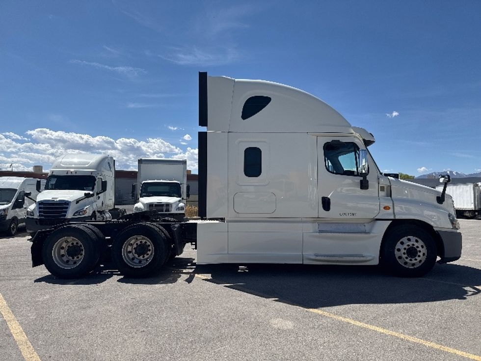Sleeper Tractor-Heavy Duty Tractors-Freightliner-2017-Cascadia 12564ST-West Valley City-UT-715,173\n\t\tmiles-$ 39,000 - Image 8