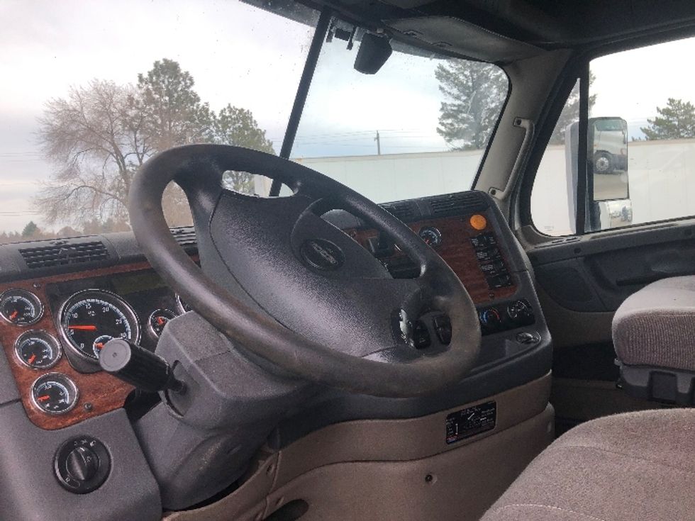 Sleeper Tractor-Heavy Duty Tractors-Freightliner-2017-Cascadia 12584ST-Spokane Valley-WA-560,373\n\t\tmiles-$ 55,000 - Image 10