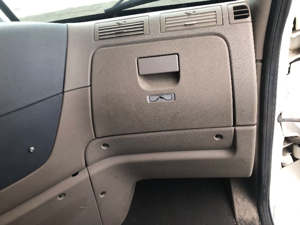 Sleeper Tractor-Heavy Duty Tractors-Freightliner-2017-Cascadia 12584ST-Spokane Valley-WA-560,373\n\t\tmiles-$ 55,000 - Image 13