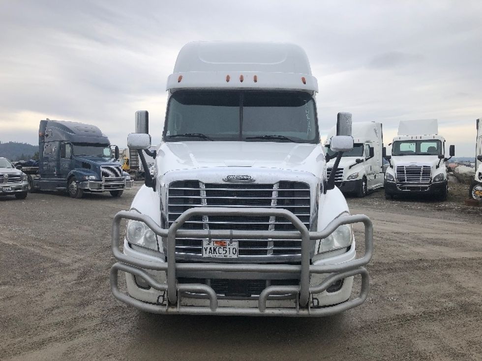 Sleeper Tractor-Heavy Duty Tractors-Freightliner-2017-Cascadia 12584ST-Spokane Valley-WA-560,373\n\t\tmiles-$ 55,000 - Image 2