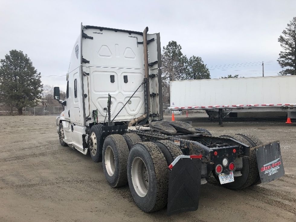 Sleeper Tractor-Heavy Duty Tractors-Freightliner-2017-Cascadia 12584ST-Spokane Valley-WA-560,373\n\t\tmiles-$ 55,000 - Image 5