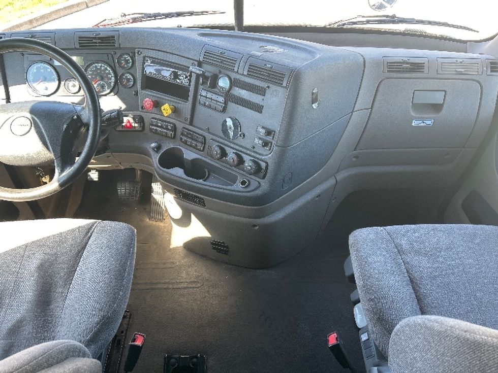 Sleeper Tractor-Heavy Duty Tractors-Freightliner-2018-Cascadia 11342ST-Fitchburg-MA-555,200\n\t\tmiles-$ 42,750 - Image 12