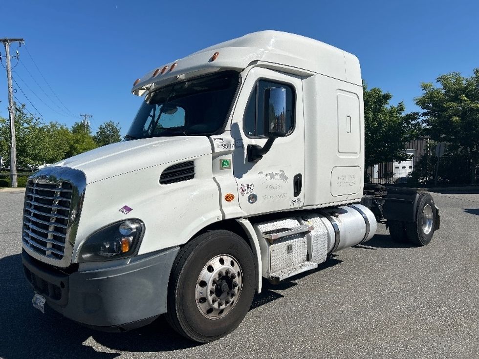 Sleeper Tractor-Heavy Duty Tractors-Freightliner-2018-Cascadia 11342ST-Fitchburg-MA-555,200\n\t\tmiles-$ 42,750 - Image 3
