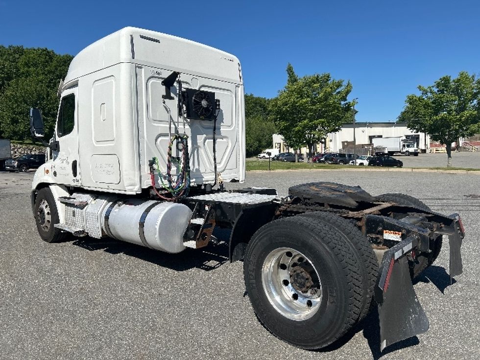 Sleeper Tractor-Heavy Duty Tractors-Freightliner-2018-Cascadia 11342ST-Fitchburg-MA-555,200\n\t\tmiles-$ 42,750 - Image 5