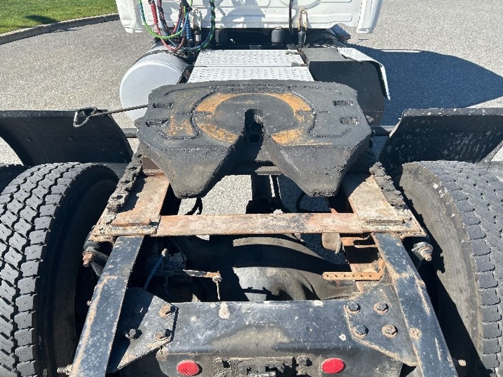 Sleeper Tractor-Heavy Duty Tractors-Freightliner-2018-Cascadia 11342ST-Fitchburg-MA-555,200\n\t\tmiles-$ 42,750 - Image 6