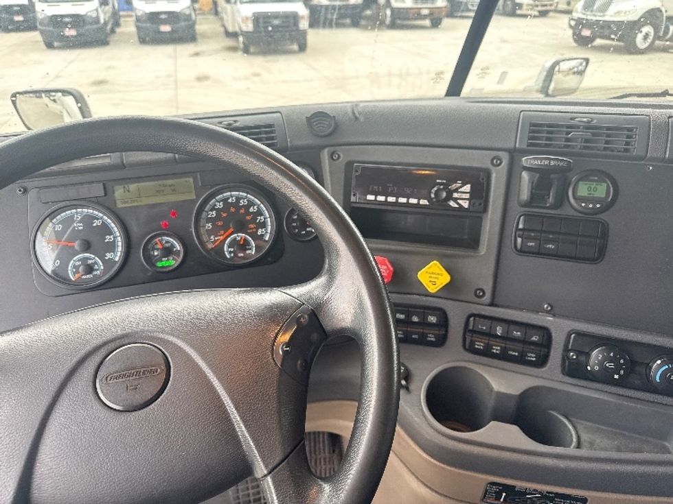 Sleeper Tractor-Heavy Duty Tractors-Freightliner-2018-Cascadia 11364ST-Greeley-CO-388,291\n\t\tmiles-$ 56,500 - Image 10