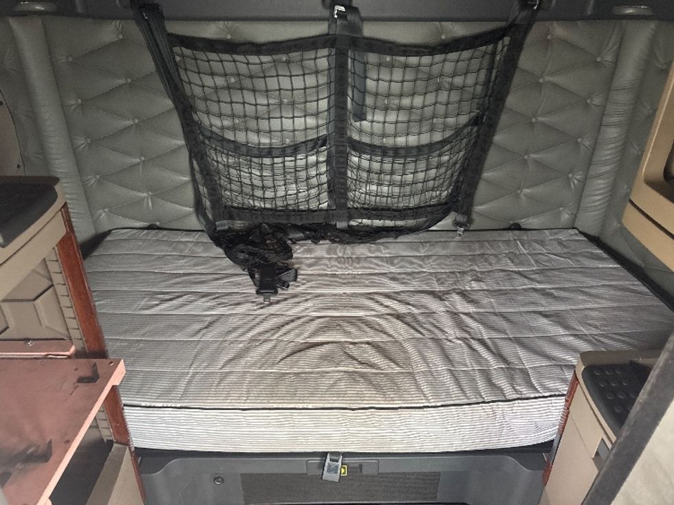 Sleeper Tractor-Heavy Duty Tractors-Freightliner-2018-Cascadia 11364ST-Greeley-CO-388,291\n\t\tmiles-$ 56,500 - Image 16