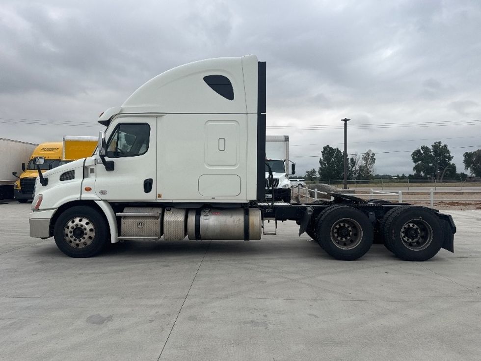 Sleeper Tractor-Heavy Duty Tractors-Freightliner-2018-Cascadia 11364ST-Greeley-CO-388,291\n\t\tmiles-$ 56,500 - Image 4