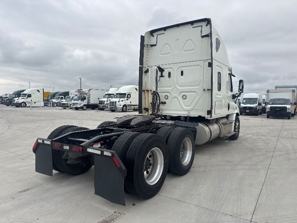 Sleeper Tractor-Heavy Duty Tractors-Freightliner-2018-Cascadia 11364ST-Greeley-CO-388,291\n\t\tmiles-$ 56,500 - Image 7