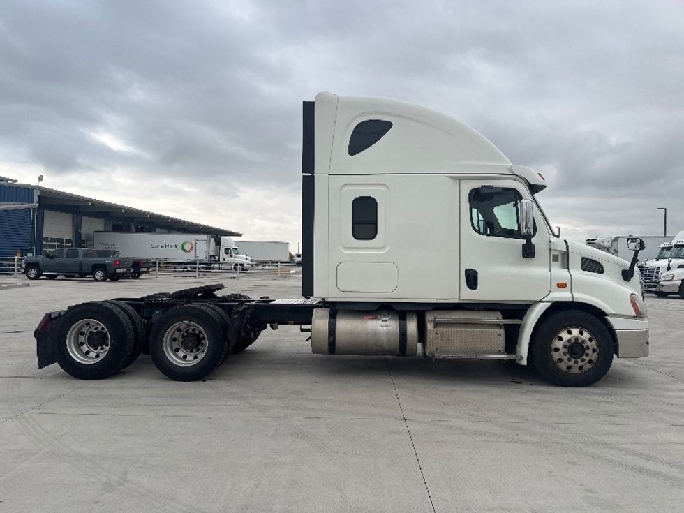 Sleeper Tractor-Heavy Duty Tractors-Freightliner-2018-Cascadia 11364ST-Greeley-CO-388,291\n\t\tmiles-$ 56,500 - Image 8