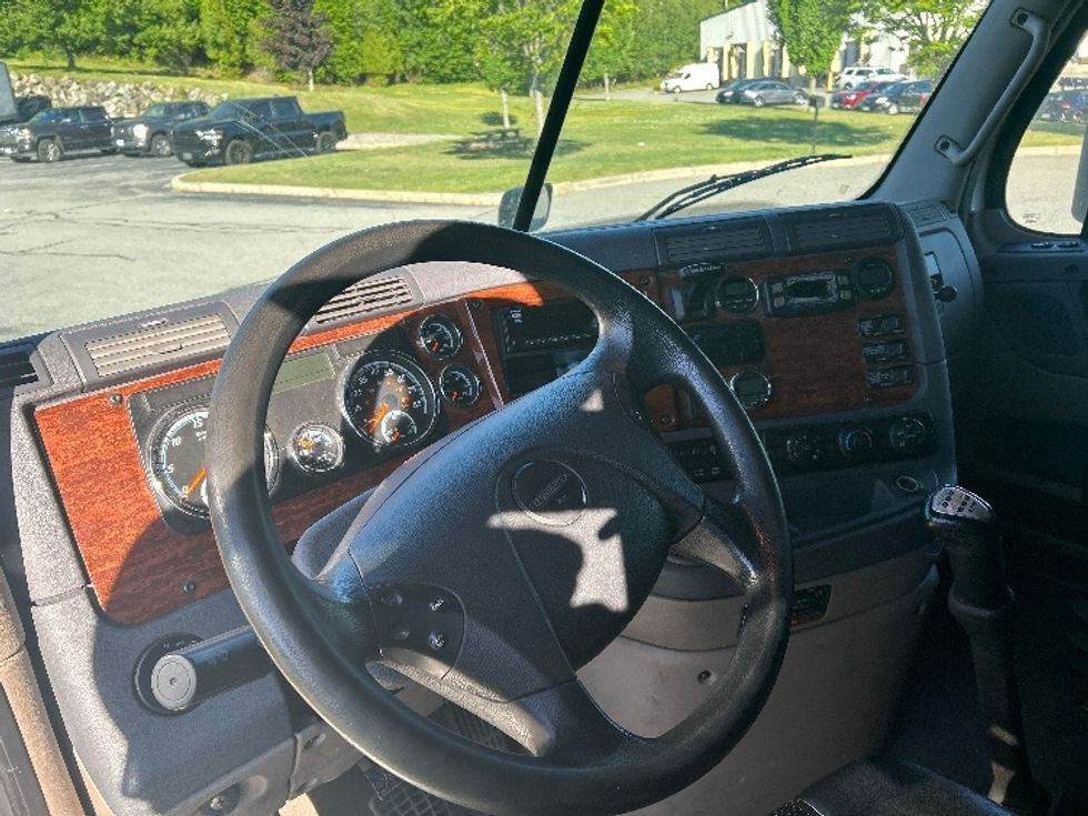 Sleeper Tractor-Heavy Duty Tractors-Freightliner-2018-Cascadia 12542ST-Fitchburg-MA-404,558\n\t\tmiles-$ 45,000 - Image 10