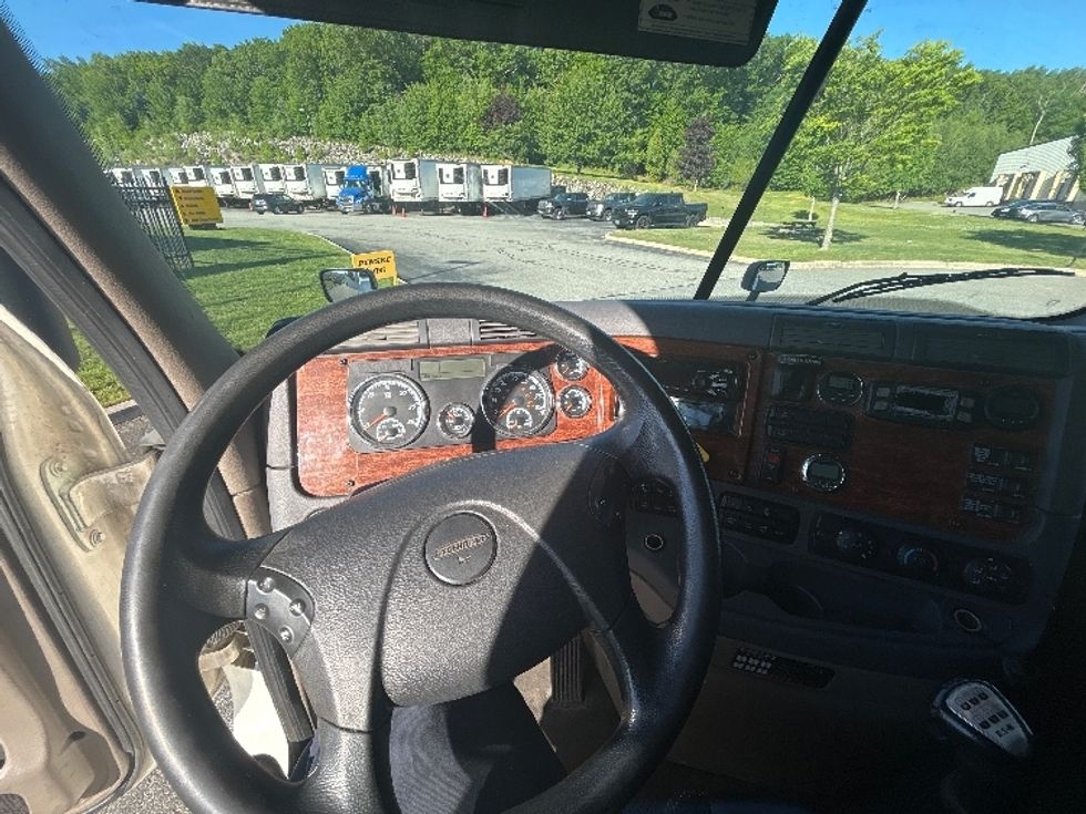 Sleeper Tractor-Heavy Duty Tractors-Freightliner-2018-Cascadia 12542ST-Fitchburg-MA-404,558\n\t\tmiles-$ 45,000 - Image 11