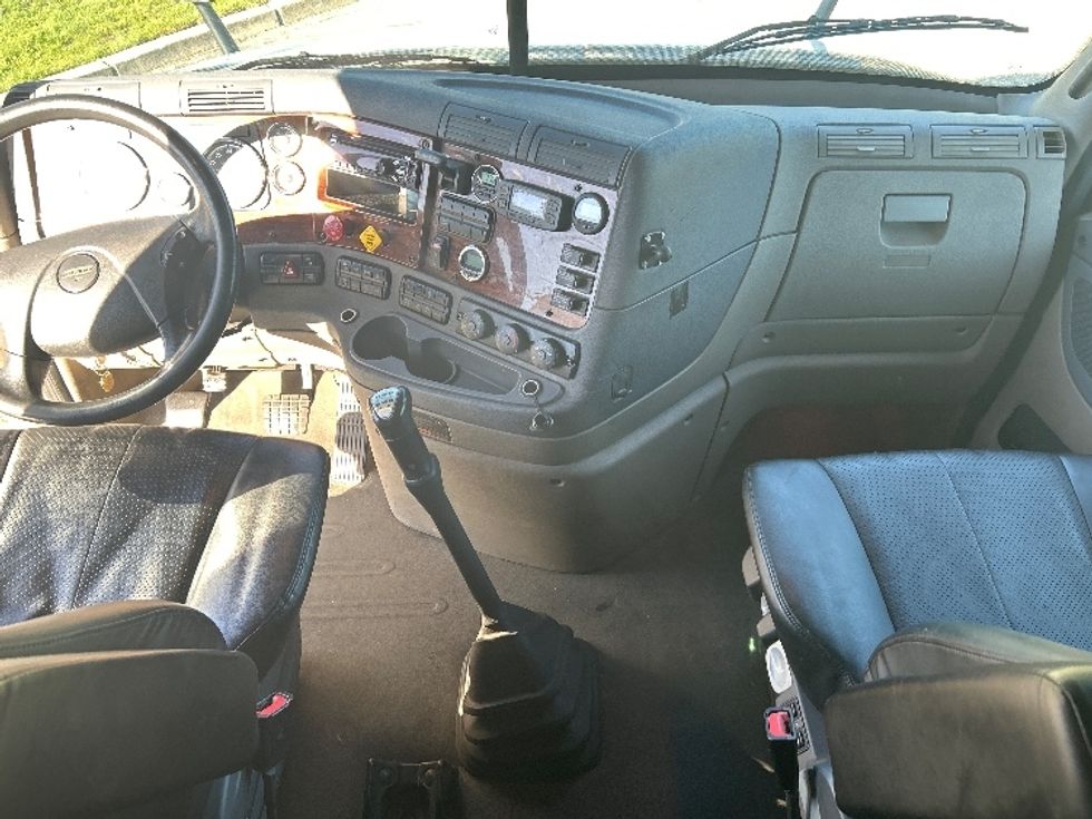 Sleeper Tractor-Heavy Duty Tractors-Freightliner-2018-Cascadia 12542ST-Fitchburg-MA-404,558\n\t\tmiles-$ 45,000 - Image 12