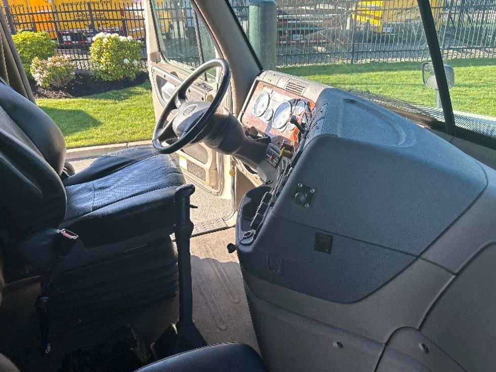 Sleeper Tractor-Heavy Duty Tractors-Freightliner-2018-Cascadia 12542ST-Fitchburg-MA-404,558\n\t\tmiles-$ 45,000 - Image 15