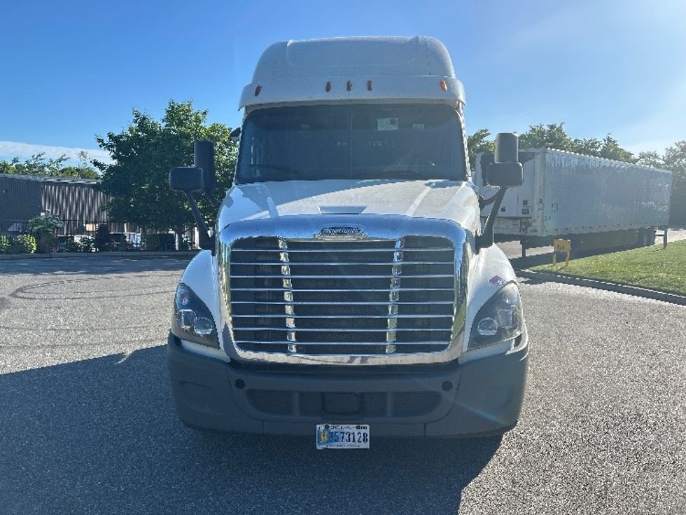 Sleeper Tractor-Heavy Duty Tractors-Freightliner-2018-Cascadia 12542ST-Fitchburg-MA-404,558\n\t\tmiles-$ 45,000 - Image 2
