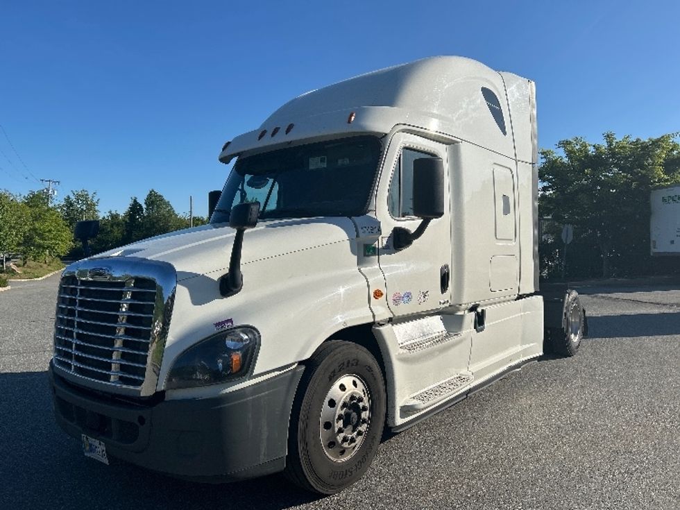 Sleeper Tractor-Heavy Duty Tractors-Freightliner-2018-Cascadia 12542ST-Fitchburg-MA-404,558\n\t\tmiles-$ 45,000 - Image 3