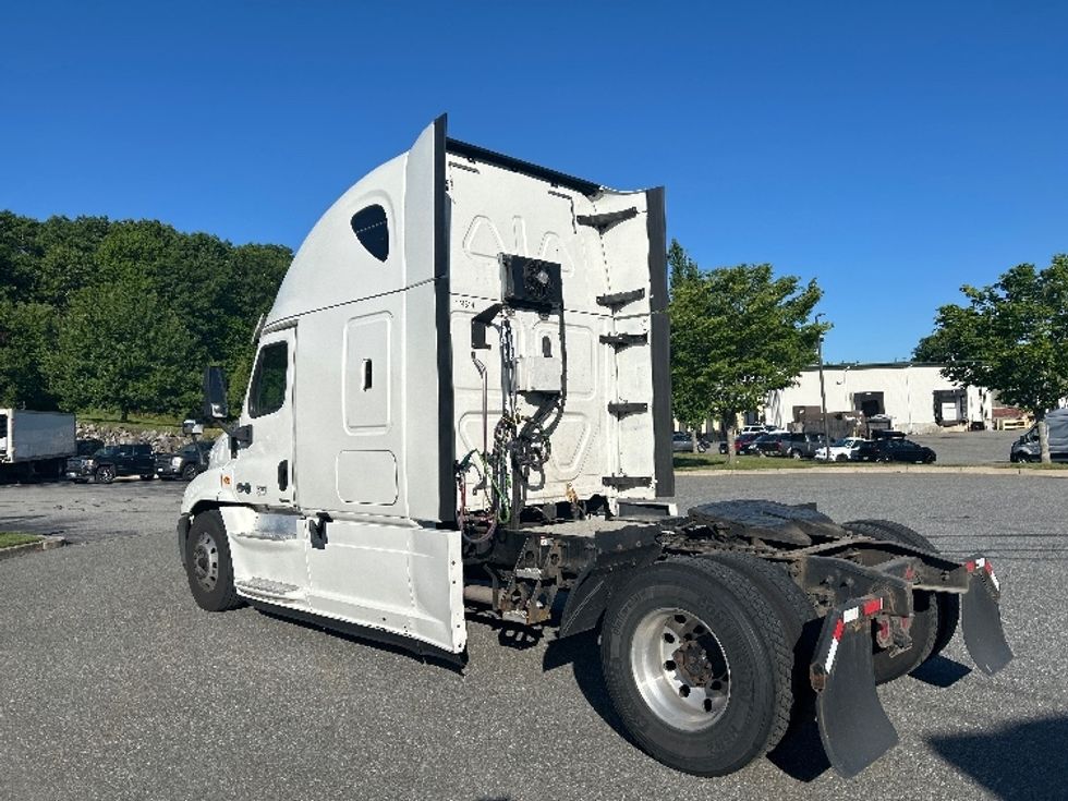 Sleeper Tractor-Heavy Duty Tractors-Freightliner-2018-Cascadia 12542ST-Fitchburg-MA-404,558\n\t\tmiles-$ 45,000 - Image 5