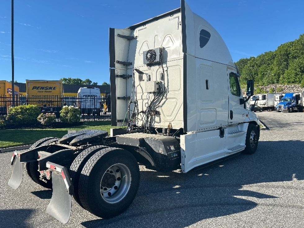 Sleeper Tractor-Heavy Duty Tractors-Freightliner-2018-Cascadia 12542ST-Fitchburg-MA-404,558\n\t\tmiles-$ 45,000 - Image 7