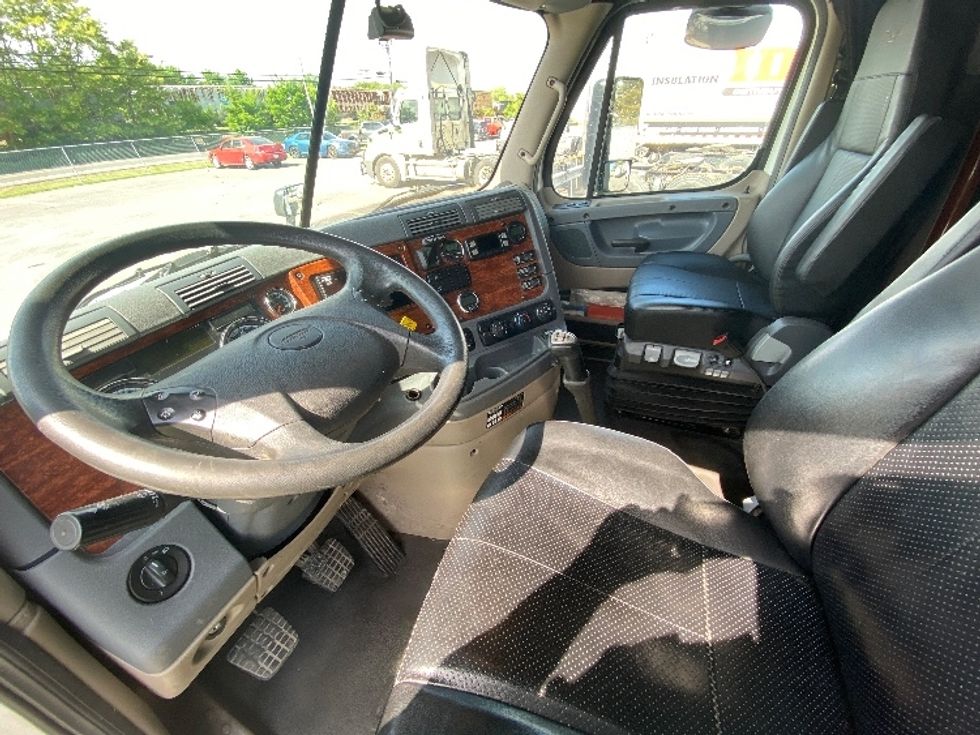 Sleeper Tractor-Heavy Duty Tractors-Freightliner-2018-Cascadia 12542ST-Liverpool-NY-459,035\n\t\tmiles-$ 51,750 - Image 10