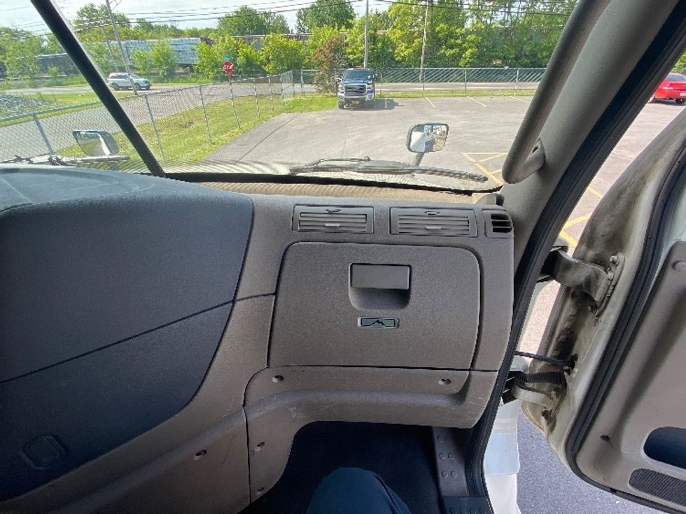 Sleeper Tractor-Heavy Duty Tractors-Freightliner-2018-Cascadia 12542ST-Liverpool-NY-459,035\n\t\tmiles-$ 51,750 - Image 14