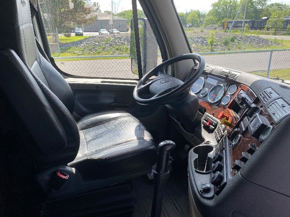 Sleeper Tractor-Heavy Duty Tractors-Freightliner-2018-Cascadia 12542ST-Liverpool-NY-459,035\n\t\tmiles-$ 51,750 - Image 15