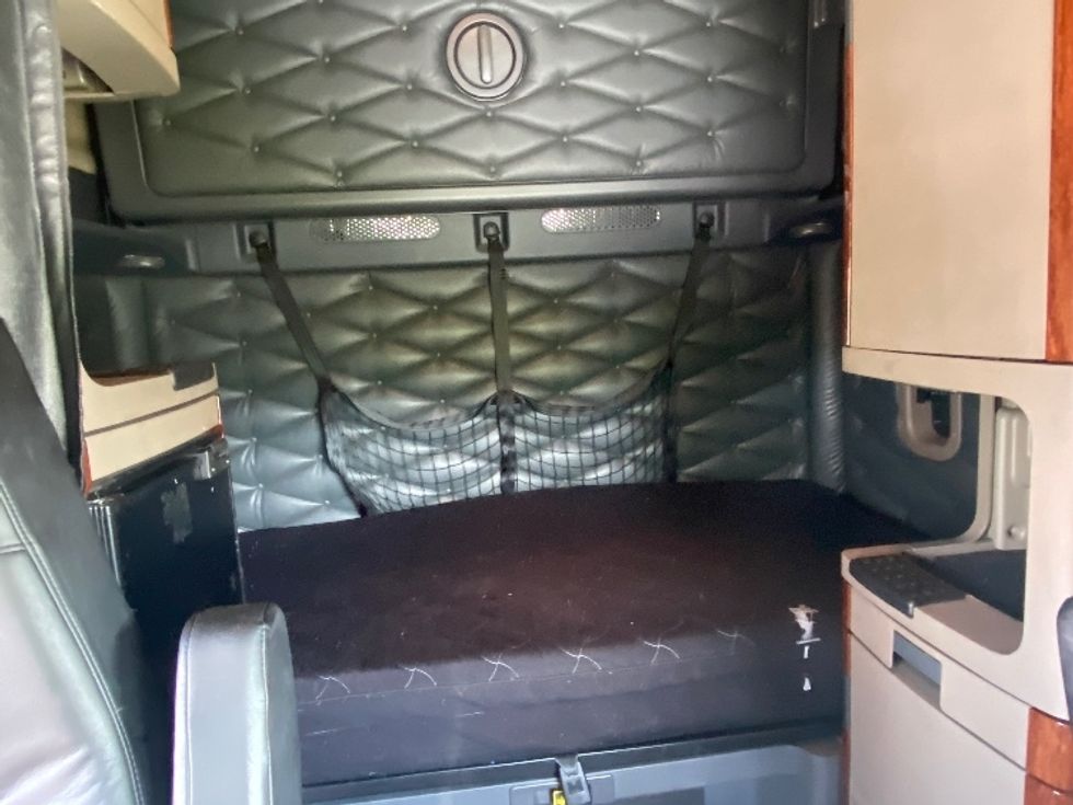Sleeper Tractor-Heavy Duty Tractors-Freightliner-2018-Cascadia 12542ST-Liverpool-NY-459,035\n\t\tmiles-$ 51,750 - Image 16