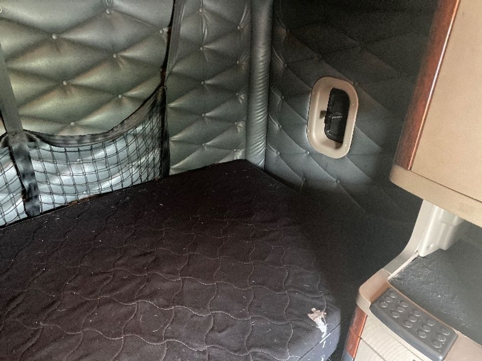 Sleeper Tractor-Heavy Duty Tractors-Freightliner-2018-Cascadia 12542ST-Liverpool-NY-459,035\n\t\tmiles-$ 51,750 - Image 17