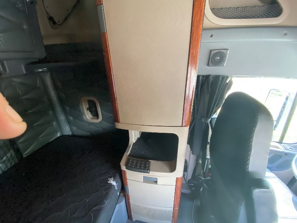 Sleeper Tractor-Heavy Duty Tractors-Freightliner-2018-Cascadia 12542ST-Liverpool-NY-459,035\n\t\tmiles-$ 51,750 - Image 18