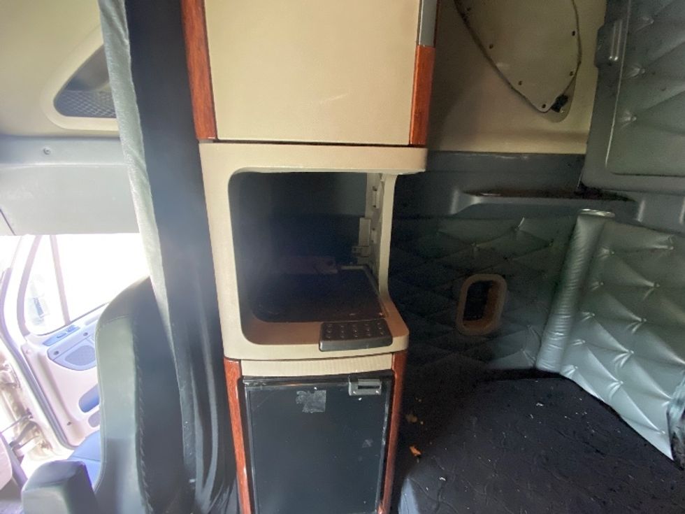 Sleeper Tractor-Heavy Duty Tractors-Freightliner-2018-Cascadia 12542ST-Liverpool-NY-459,035\n\t\tmiles-$ 51,750 - Image 19