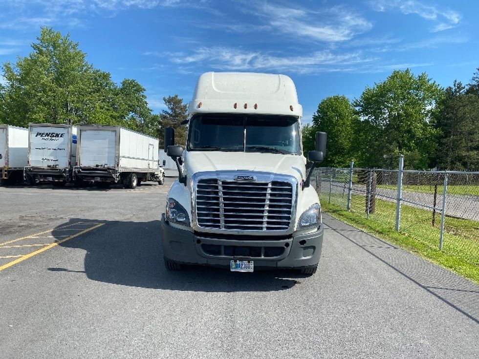 Sleeper Tractor-Heavy Duty Tractors-Freightliner-2018-Cascadia 12542ST-Liverpool-NY-459,035\n\t\tmiles-$ 51,750 - Image 2