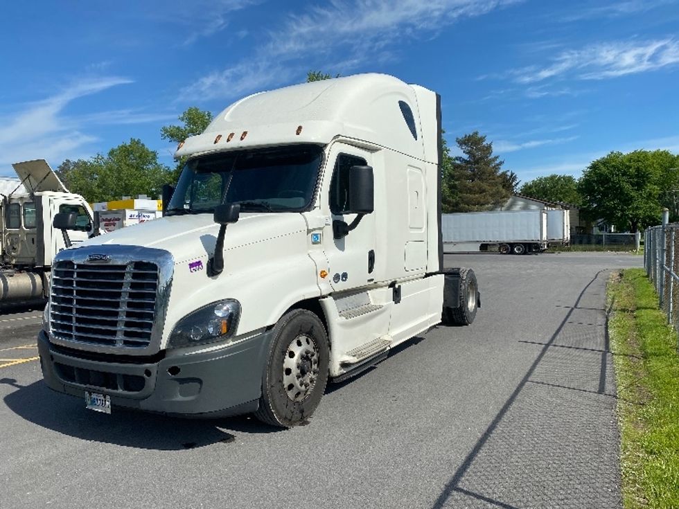 Sleeper Tractor-Heavy Duty Tractors-Freightliner-2018-Cascadia 12542ST-Liverpool-NY-459,035\n\t\tmiles-$ 51,750 - Image 3