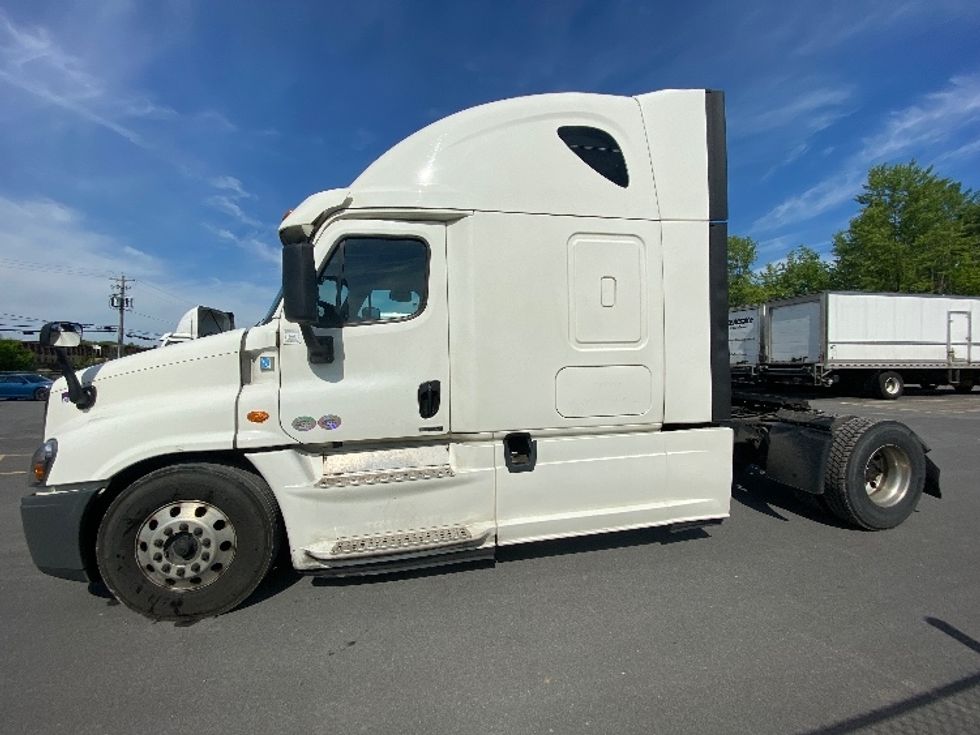 Sleeper Tractor-Heavy Duty Tractors-Freightliner-2018-Cascadia 12542ST-Liverpool-NY-459,035\n\t\tmiles-$ 51,750 - Image 4
