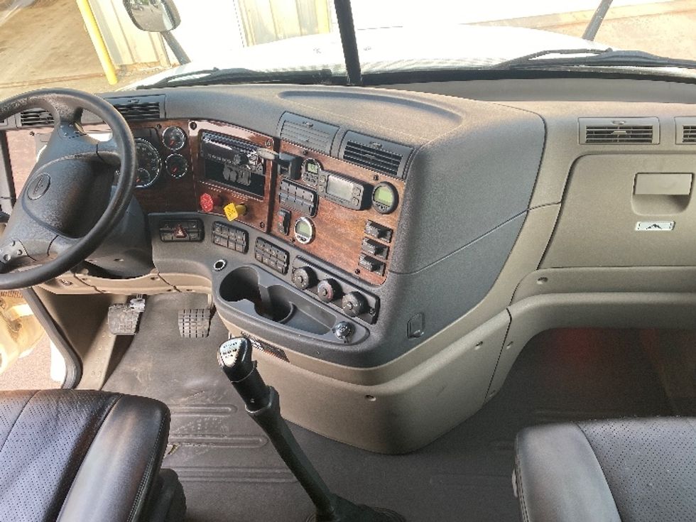 Sleeper Tractor-Heavy Duty Tractors-Freightliner-2018-Cascadia 12542ST-Minoa-NY-598,579\n\t\tmiles-$ 46,500 - Image 12