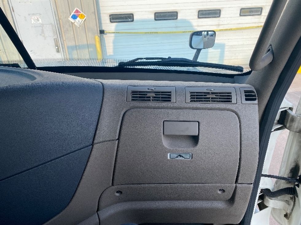 Sleeper Tractor-Heavy Duty Tractors-Freightliner-2018-Cascadia 12542ST-Minoa-NY-598,579\n\t\tmiles-$ 46,500 - Image 14