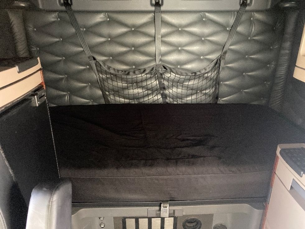 Sleeper Tractor-Heavy Duty Tractors-Freightliner-2018-Cascadia 12542ST-Minoa-NY-598,579\n\t\tmiles-$ 46,500 - Image 16