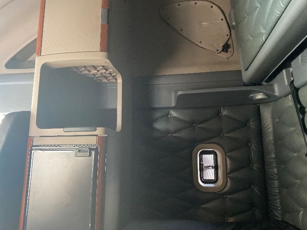 Sleeper Tractor-Heavy Duty Tractors-Freightliner-2018-Cascadia 12542ST-Minoa-NY-598,579\n\t\tmiles-$ 46,500 - Image 19