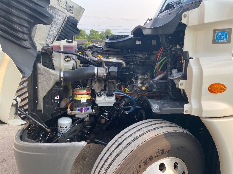 Sleeper Tractor-Heavy Duty Tractors-Freightliner-2018-Cascadia 12542ST-Minoa-NY-598,579\n\t\tmiles-$ 46,500 - Image 21