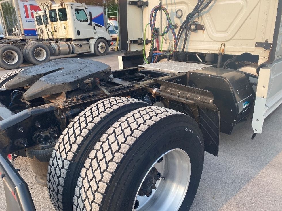 Sleeper Tractor-Heavy Duty Tractors-Freightliner-2018-Cascadia 12542ST-Minoa-NY-598,579\n\t\tmiles-$ 46,500 - Image 22