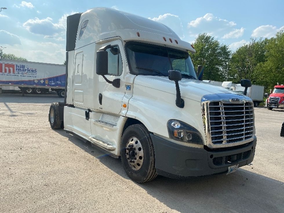 Sleeper Tractor-Heavy Duty Tractors-Freightliner-2018-Cascadia 12542ST-Minoa-NY-664,446\n\t\tmiles-$ 42,500 - Image 1
