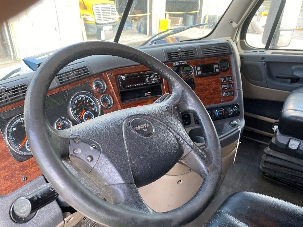 Sleeper Tractor-Heavy Duty Tractors-Freightliner-2018-Cascadia 12542ST-Minoa-NY-664,446\n\t\tmiles-$ 42,500 - Image 10