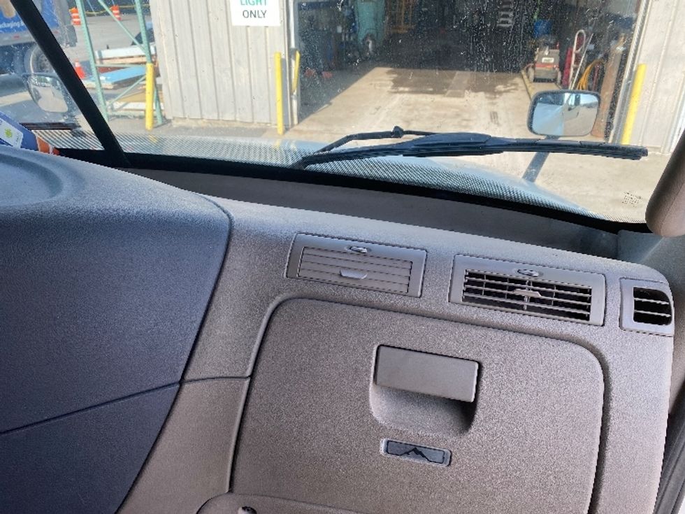 Sleeper Tractor-Heavy Duty Tractors-Freightliner-2018-Cascadia 12542ST-Minoa-NY-664,446\n\t\tmiles-$ 42,500 - Image 14