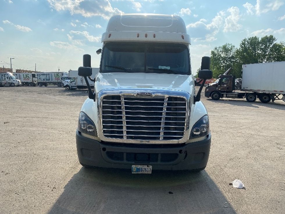 Sleeper Tractor-Heavy Duty Tractors-Freightliner-2018-Cascadia 12542ST-Minoa-NY-664,446\n\t\tmiles-$ 42,500 - Image 2
