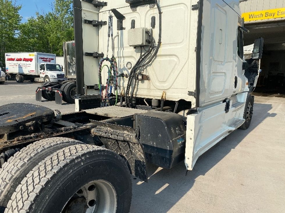 Sleeper Tractor-Heavy Duty Tractors-Freightliner-2018-Cascadia 12542ST-Minoa-NY-664,446\n\t\tmiles-$ 42,500 - Image 23