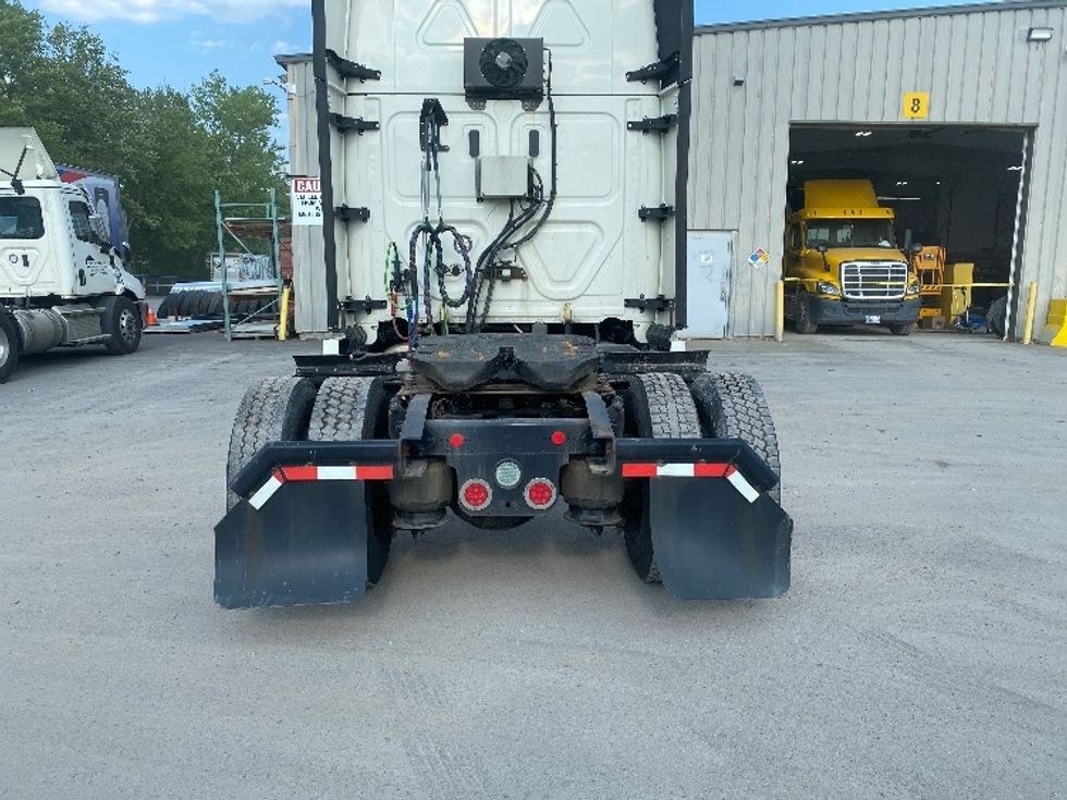 Sleeper Tractor-Heavy Duty Tractors-Freightliner-2018-Cascadia 12542ST-Minoa-NY-664,446\n\t\tmiles-$ 42,500 - Image 6